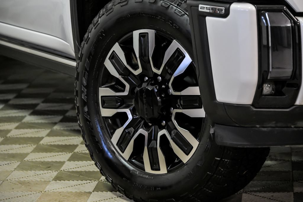 Used 2024 GMC Sierra 2500 Denali Ultimate AWD/4WD image 3
