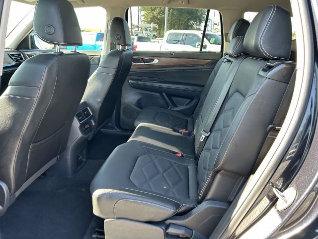 Used 2025 Volkswagen Atlas SE FWD image 10