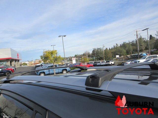 Used 2018 Toyota RAV4 LE image 9