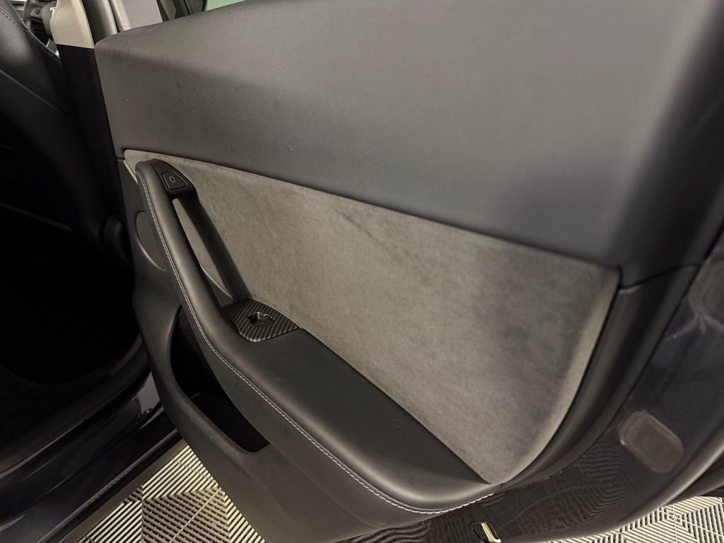 Used 2024 Tesla Model Y Long Range image 30