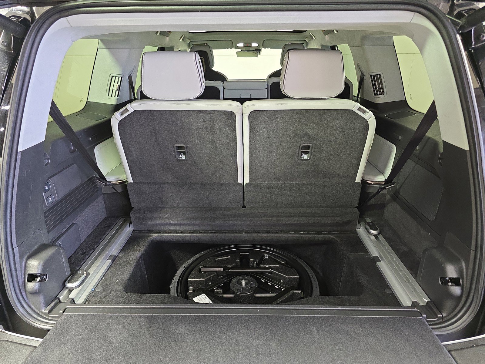 Used 2024 Rivian R1S Adventure AWD/4WD image 26