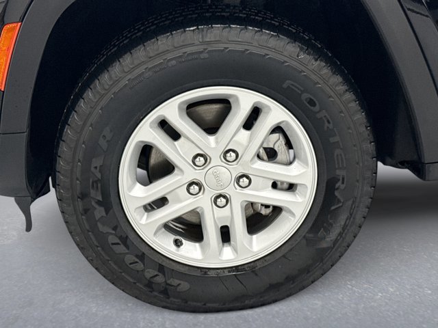 Used 2023 Jeep Grand Cherokee Laredo image 21