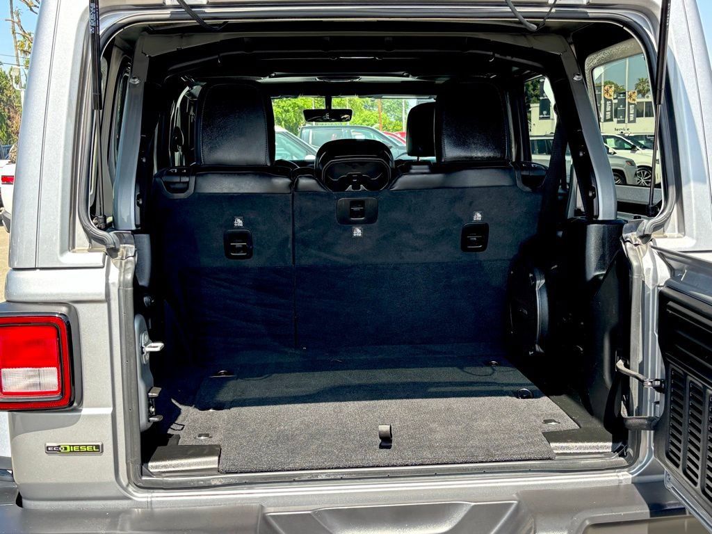 Used 2021 Jeep Wrangler Unlimited Sahara AWD/4WD image 23