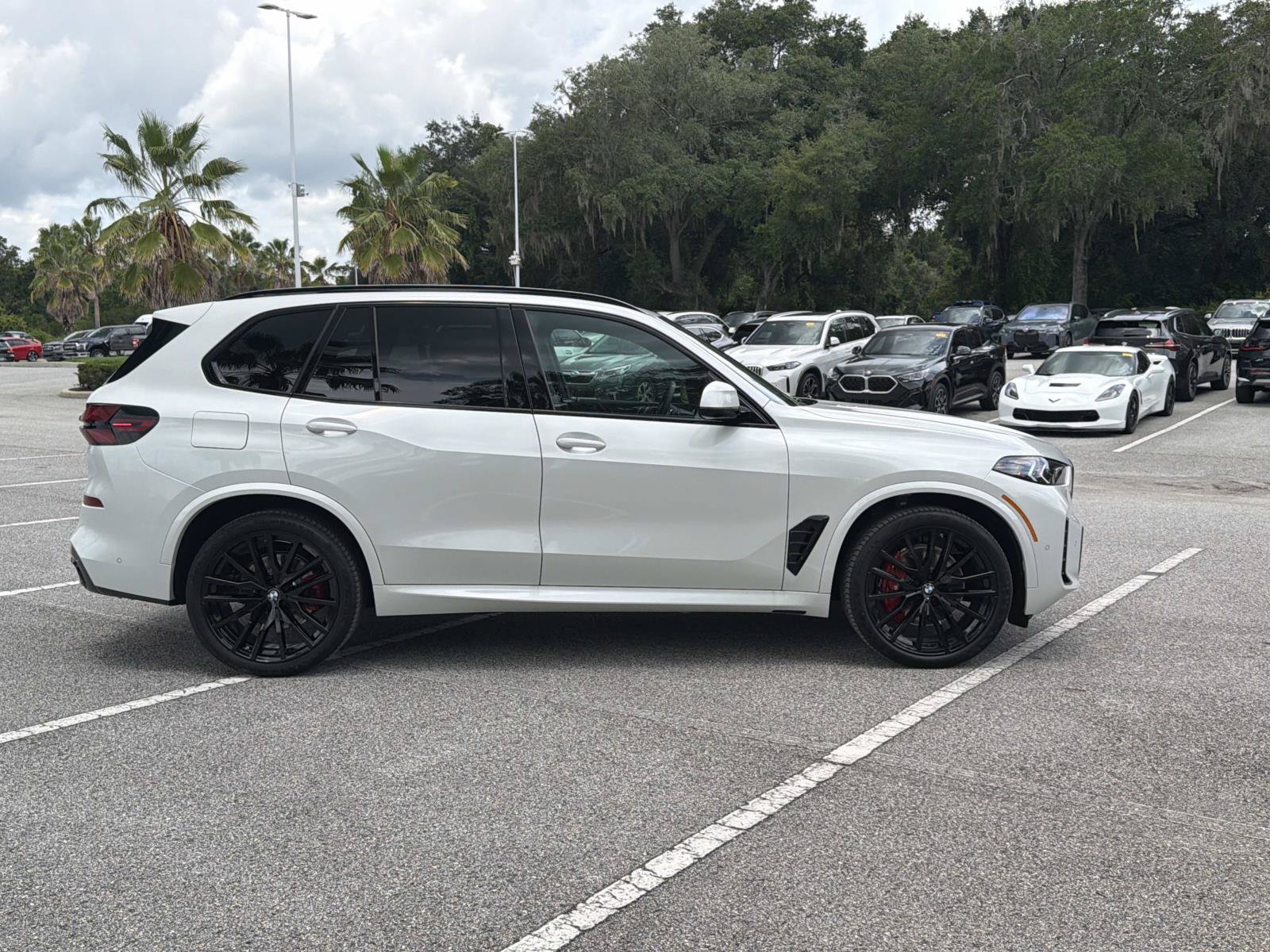New 2026 BMW X5 xDrive40i w/ M Sport Package AWD/4WD image 3
