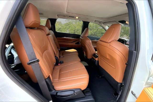 Used 2025 INFINITI QX60 Sensory w/ Cargo Package AWD/4WD image 25