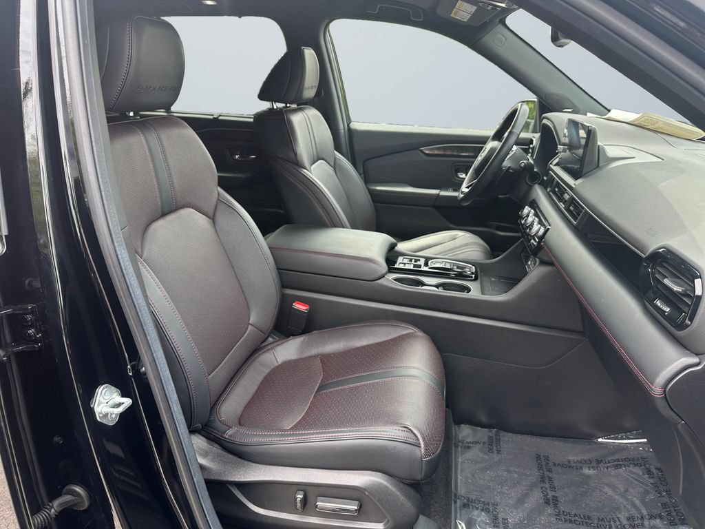Used 2025 Honda Pilot Black Edition image 15