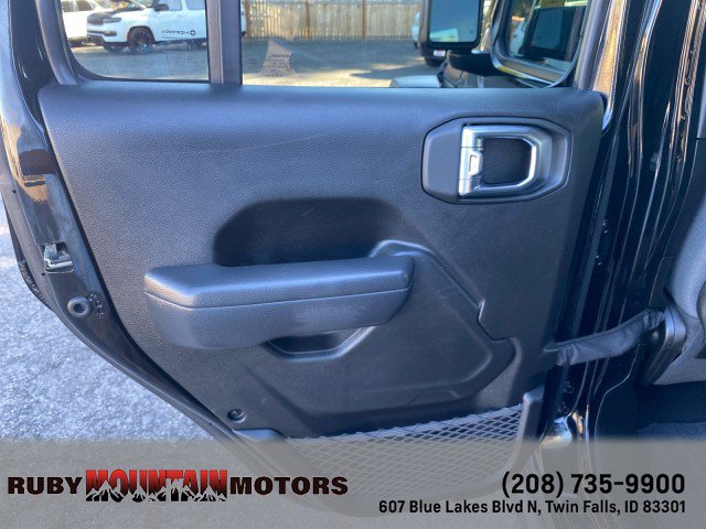 Used 2025 Jeep Wrangler Unlimited Rubicon AWD/4WD image 19