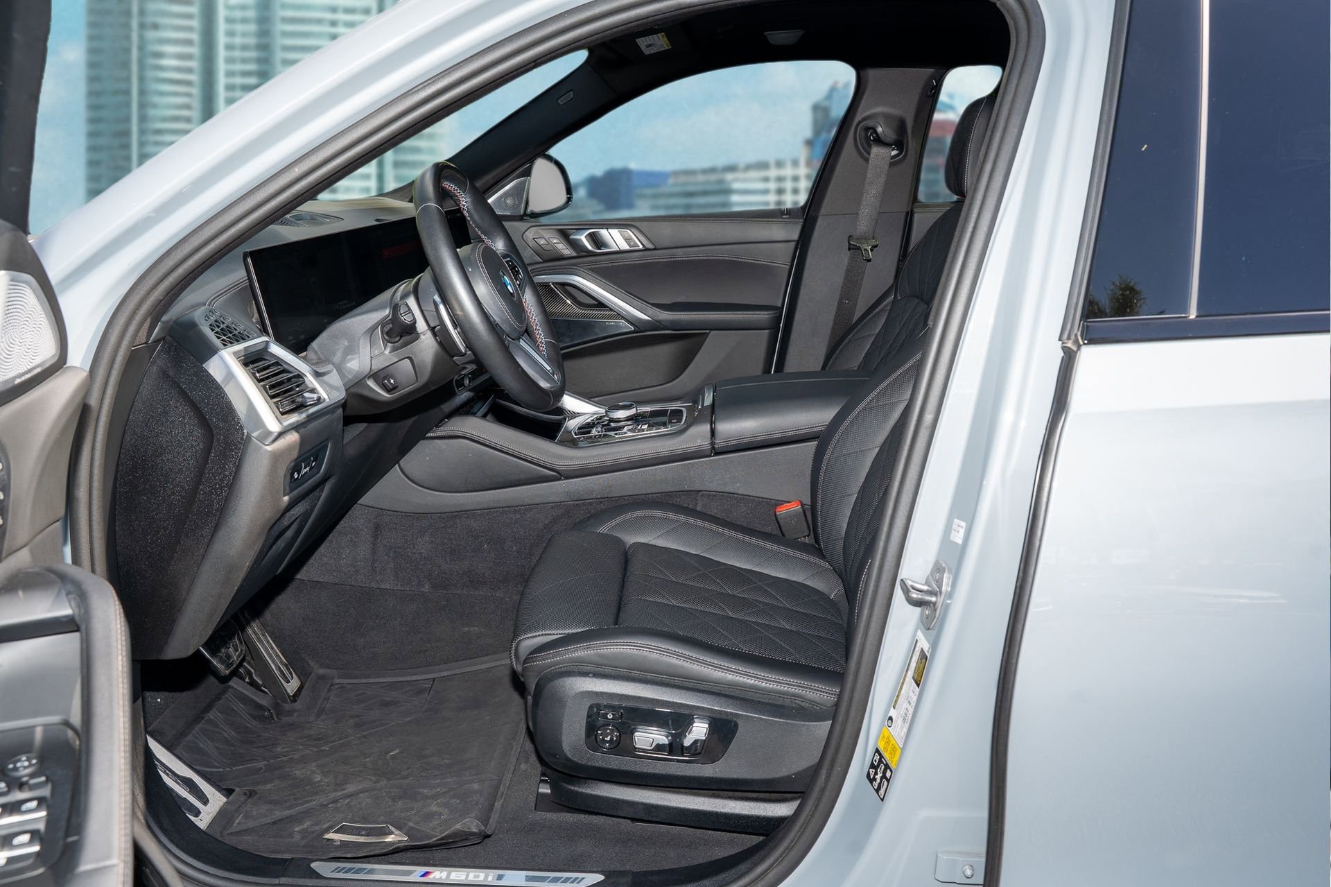 Used 2024 BMW X6 M60i w/ Dynamic Handling Package image 17