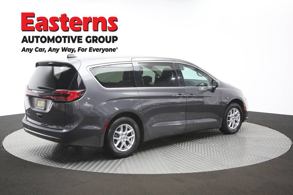 Used 2023 Chrysler Pacifica Touring-L FWD image 44