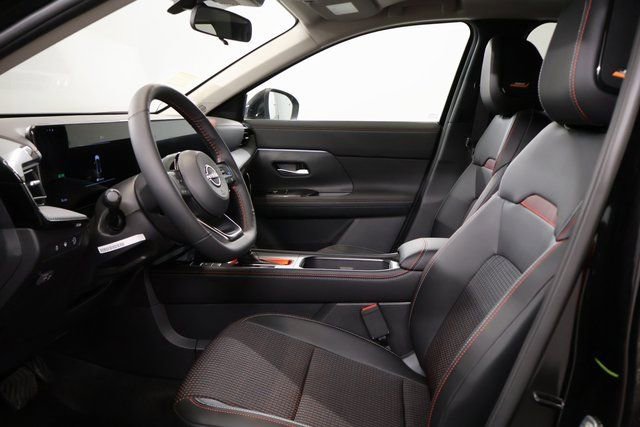 New 2026 Nissan Kicks SR w/ SR Premium Package FWD image 11