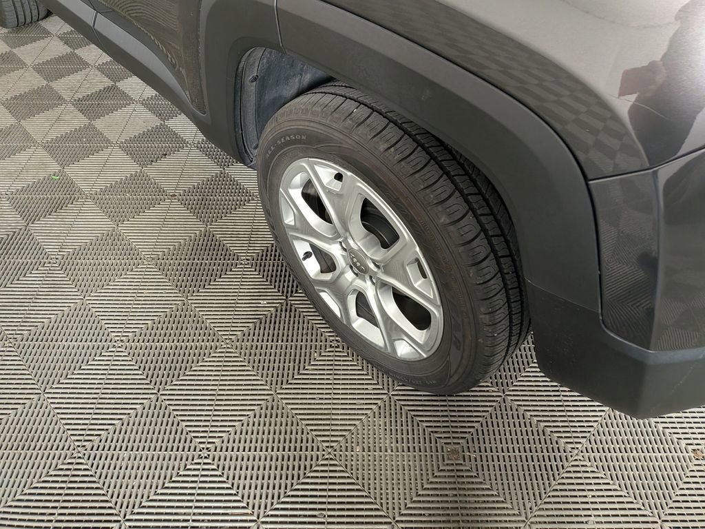 Used 2019 Jeep Renegade Limited image 13