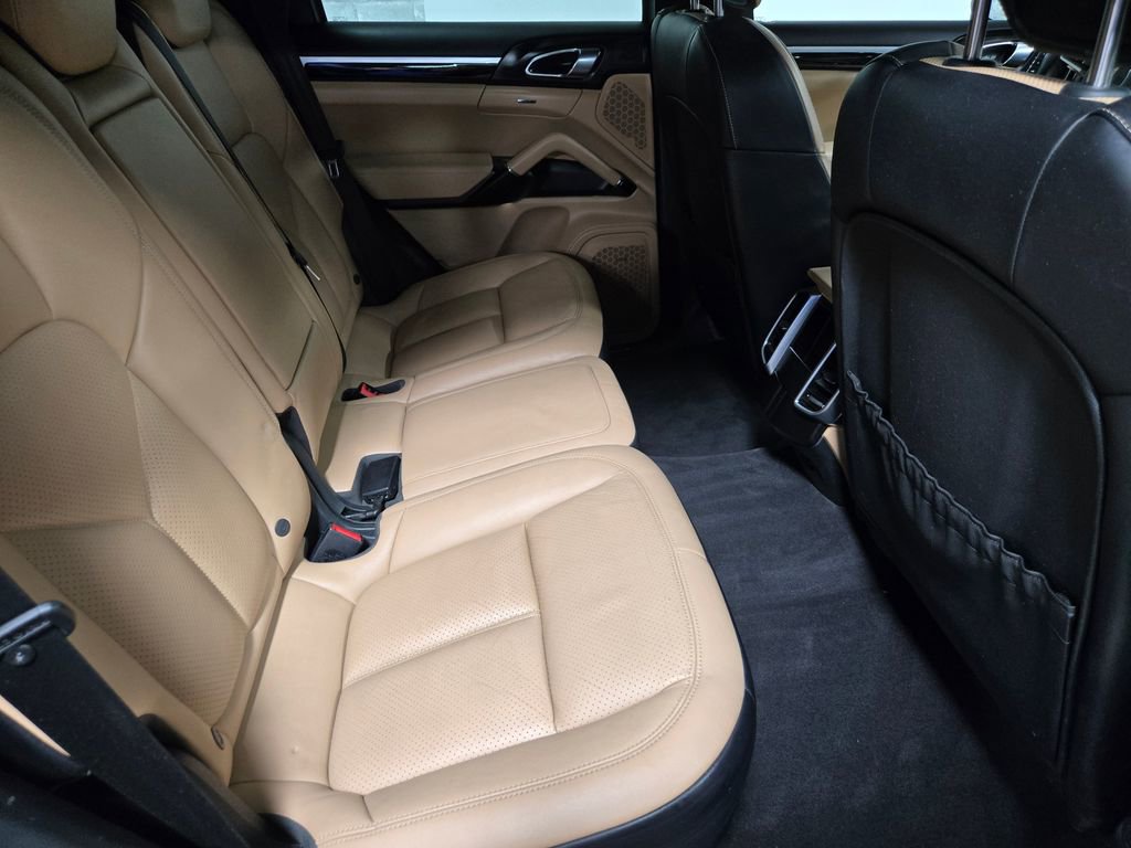 Used 2018 Porsche Cayenne image 50