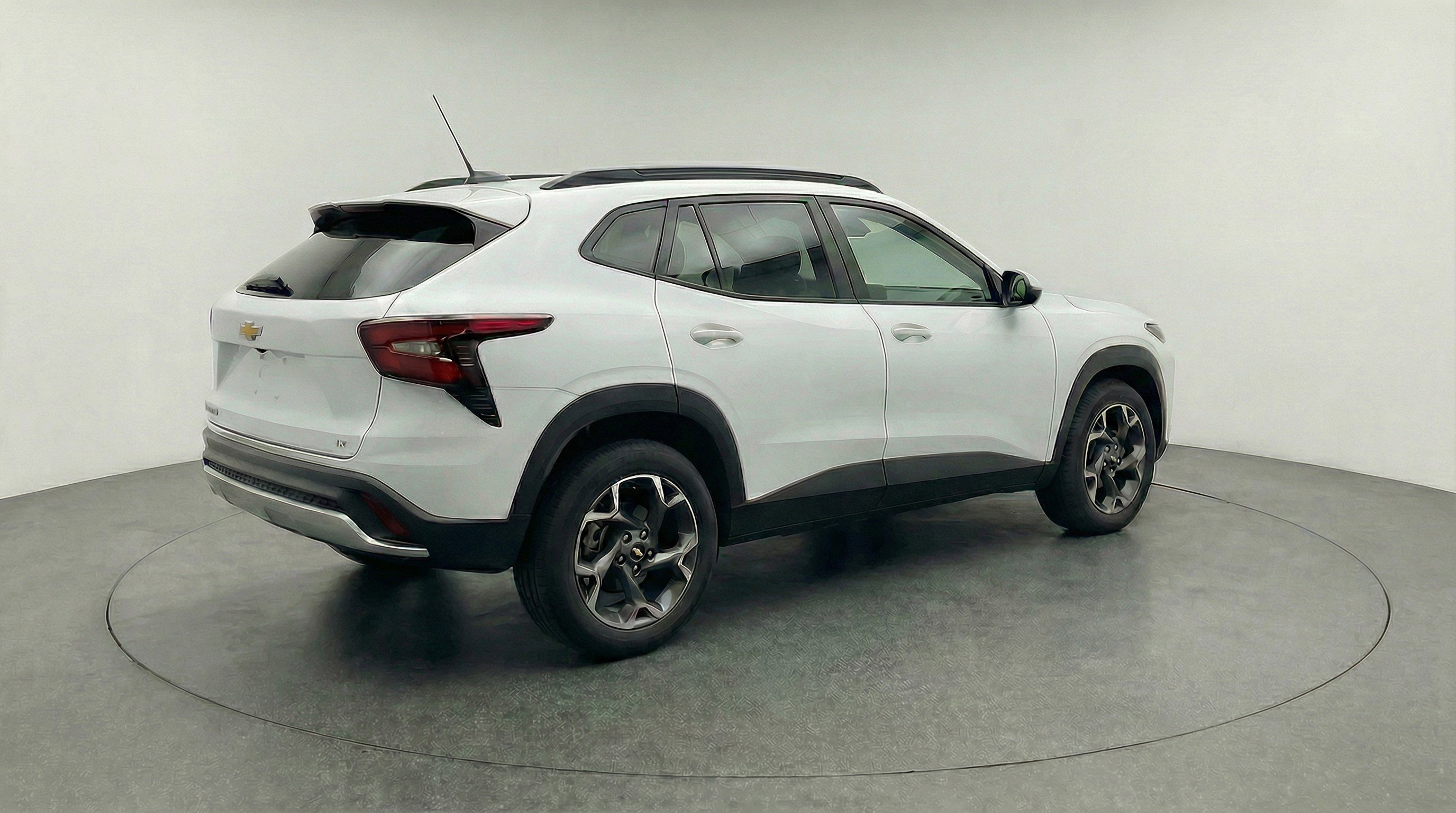 Used 2025 Chevrolet Trax LT FWD image 9