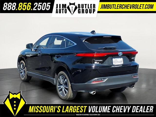 Used 2021 Toyota Venza LE image 2