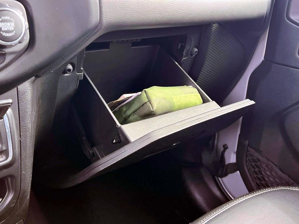 Certified 2022 Jeep Wrangler Unlimited Sahara w/ Cold Weather Group image 25