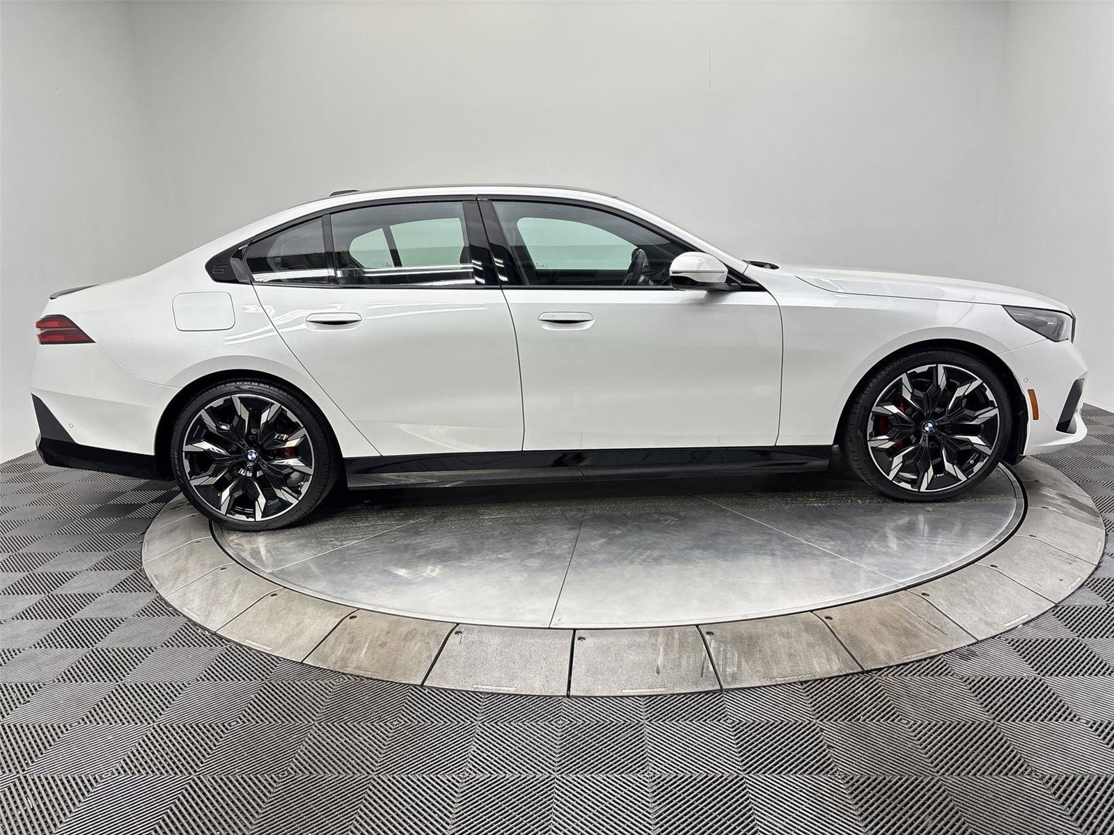 Used 2026 BMW i5 eDrive40 w/ M Sport Package RWD image 17