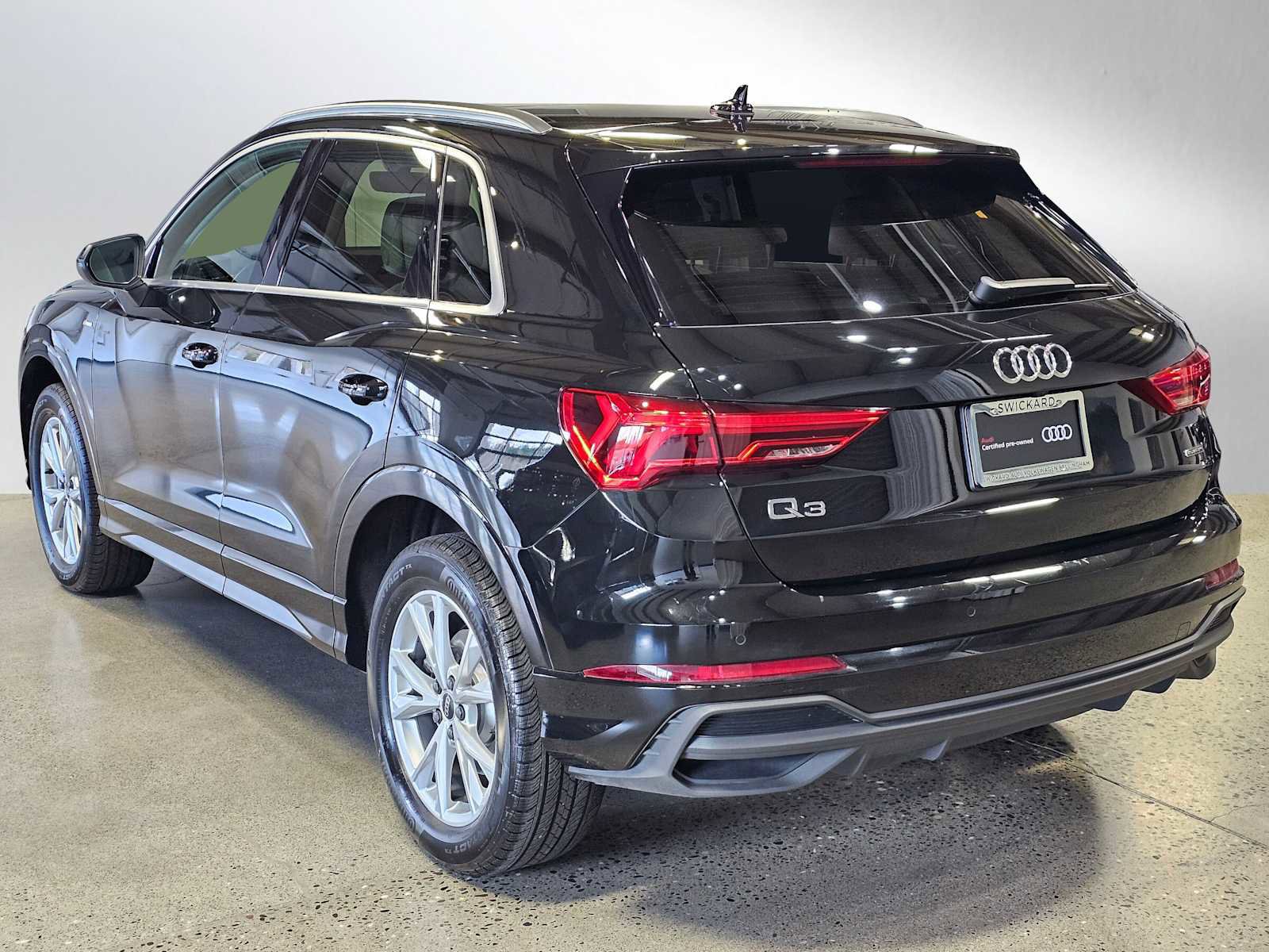Certified 2025 Audi Q3 2.0T Premium w/ Convenience Package image 5