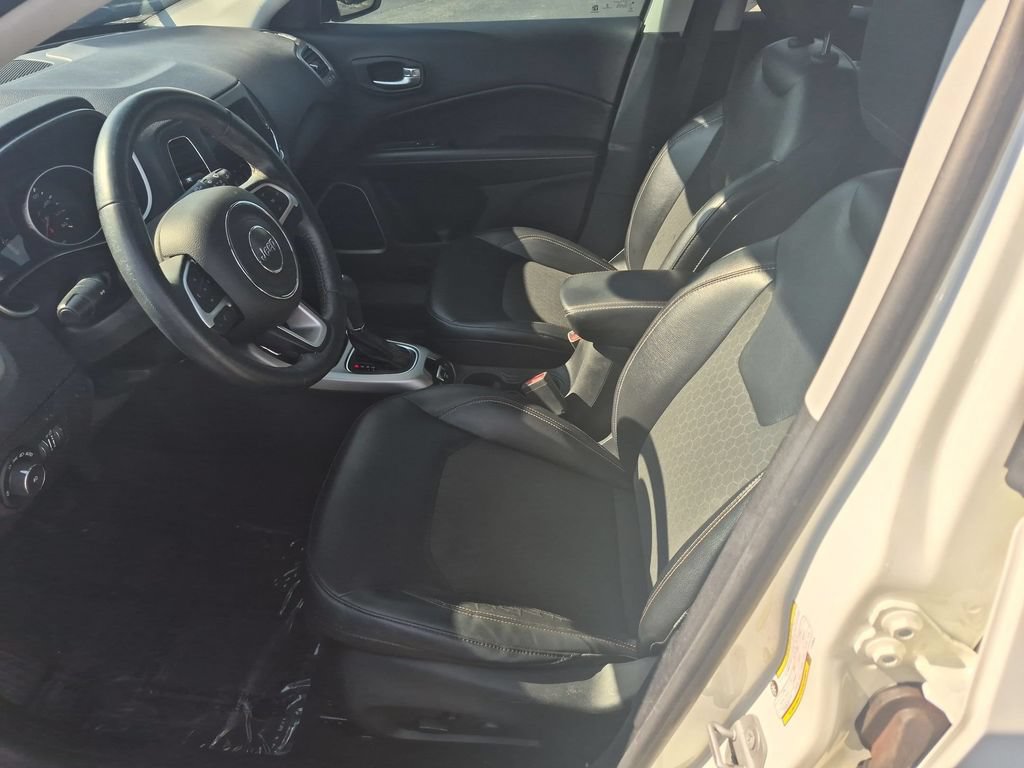 Used 2018 Jeep Compass Latitude w/ Popular Equipment Group FWD image 12