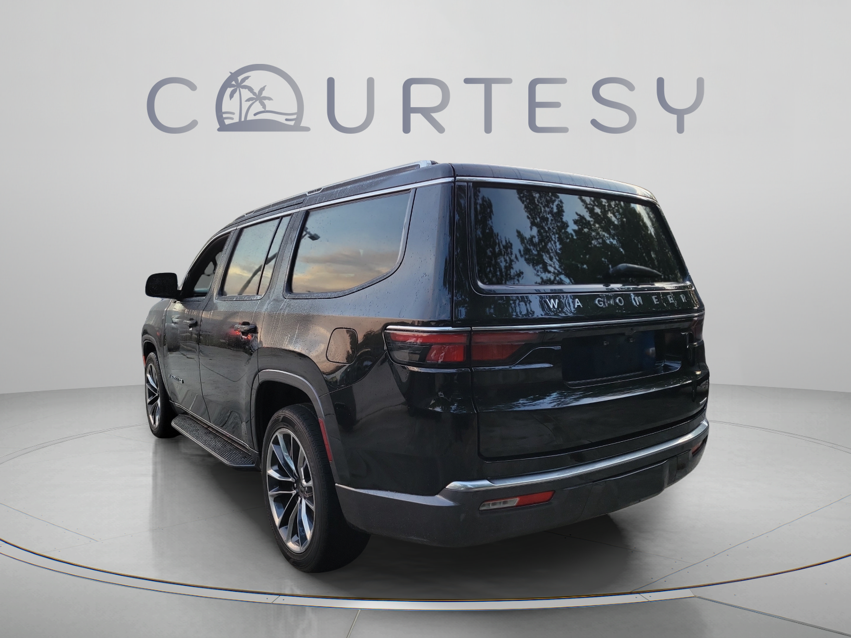 Used 2022 Jeep Wagoneer Series II w/ Premium Group I RWD image 2