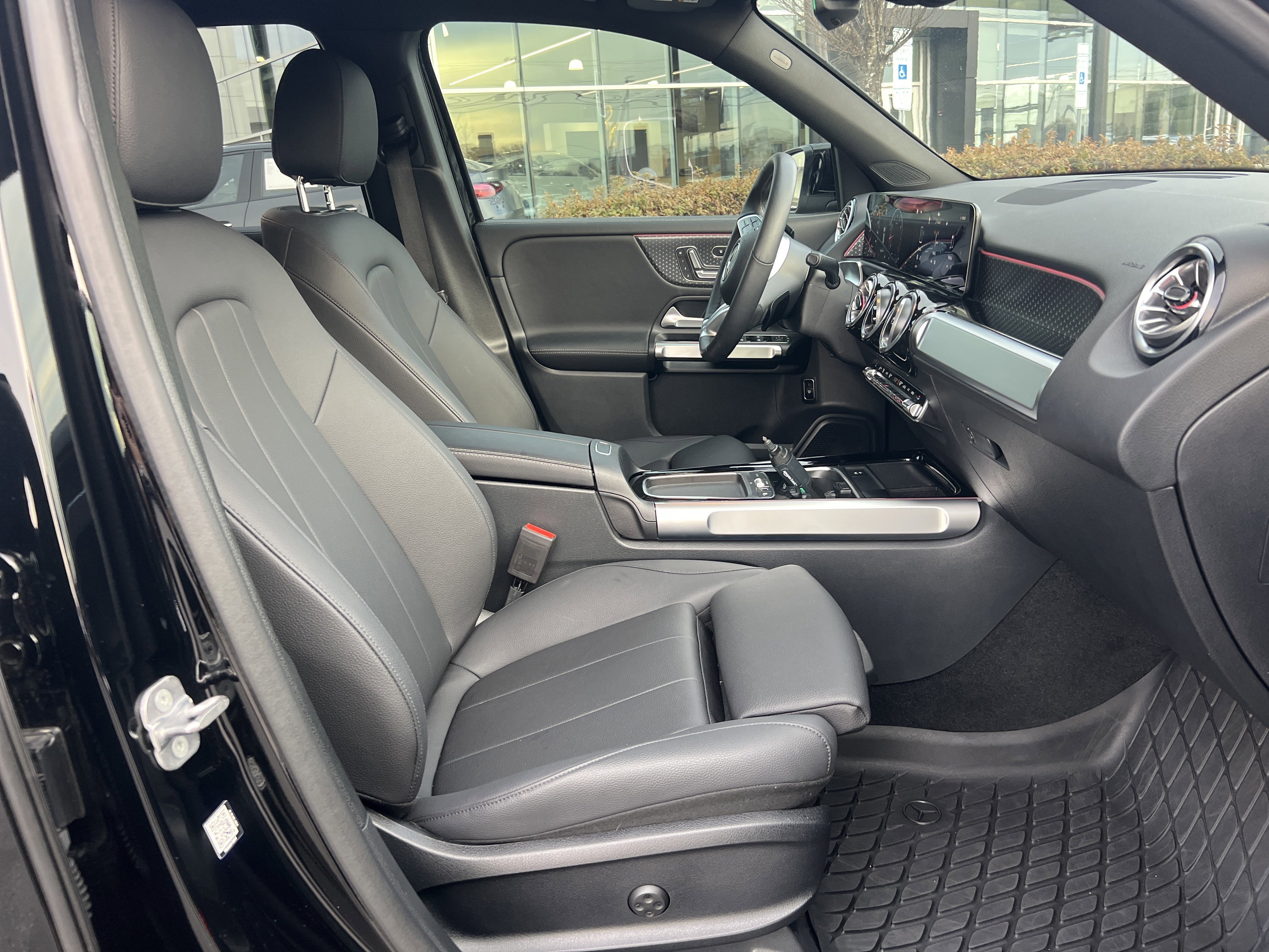 Certified 2025 Mercedes-Benz GLB 250 image 35