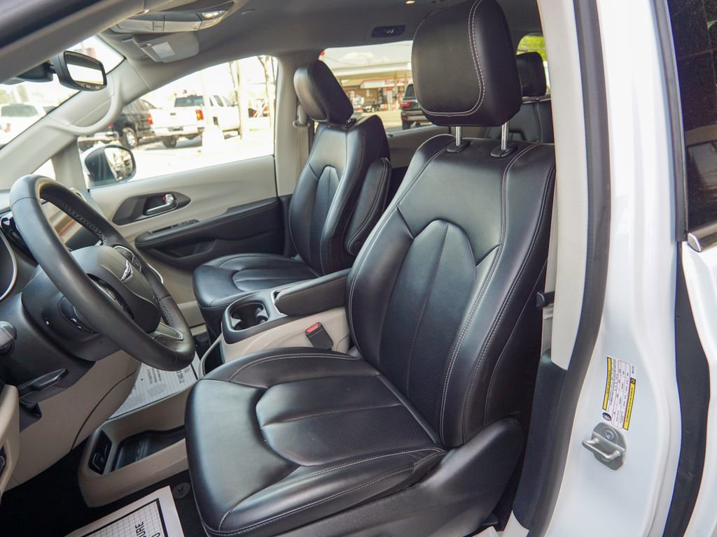 Used 2023 Chrysler Pacifica Touring-L FWD image 22