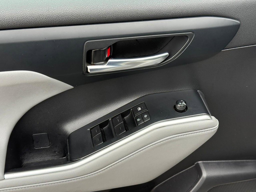 Used 2022 Toyota Highlander XLE image 18
