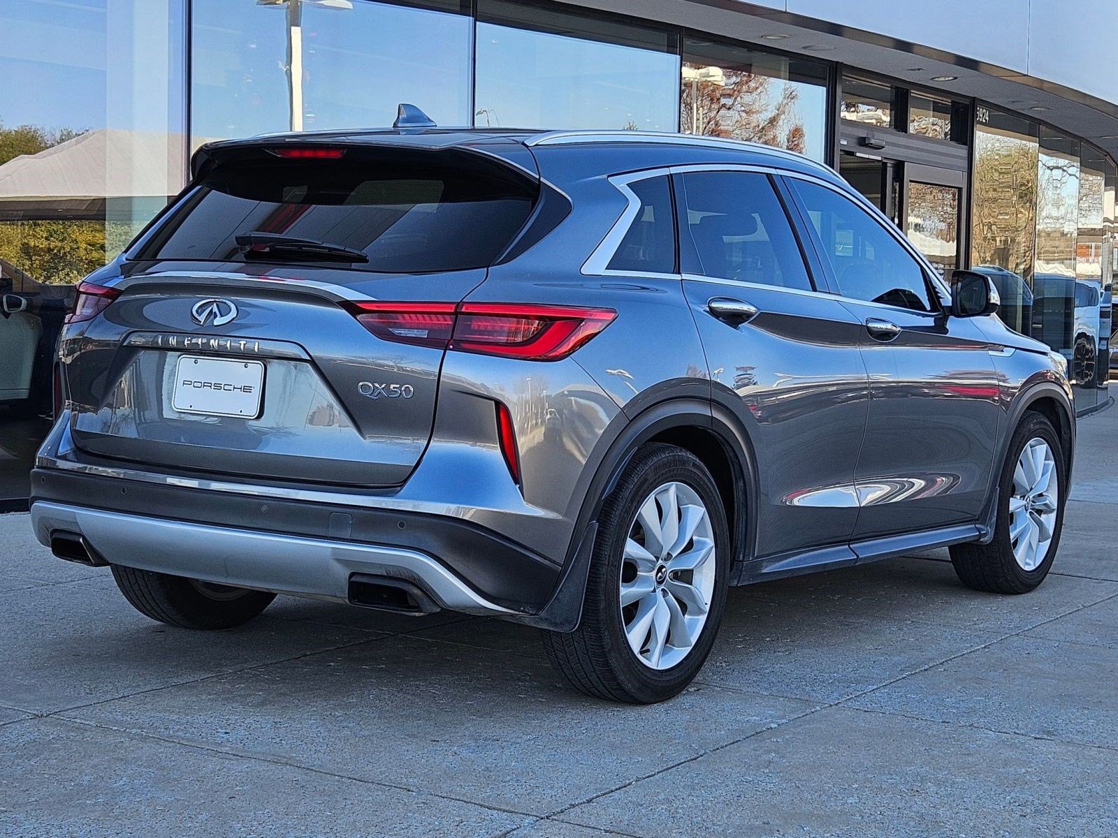 Used 2019 INFINITI QX50 Essential w/ Premium Heat Package image 9