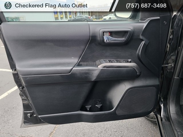 Used 2016 Toyota Tacoma TRD Sport image 19