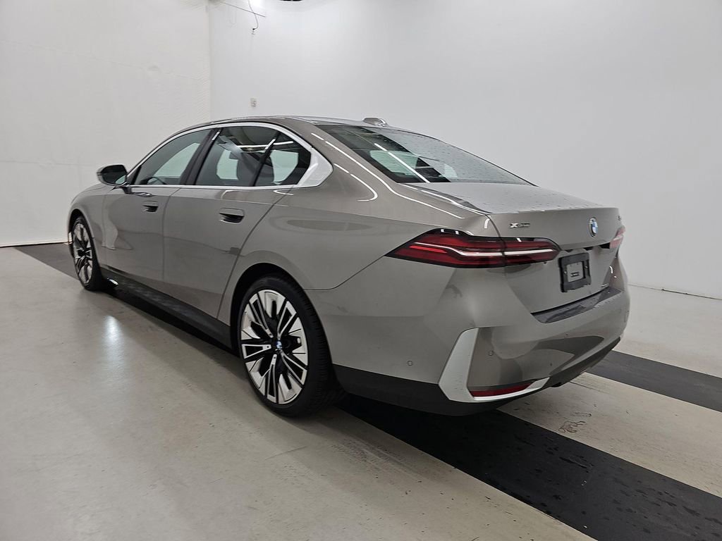 Used 2026 BMW 540i xDrive image 5