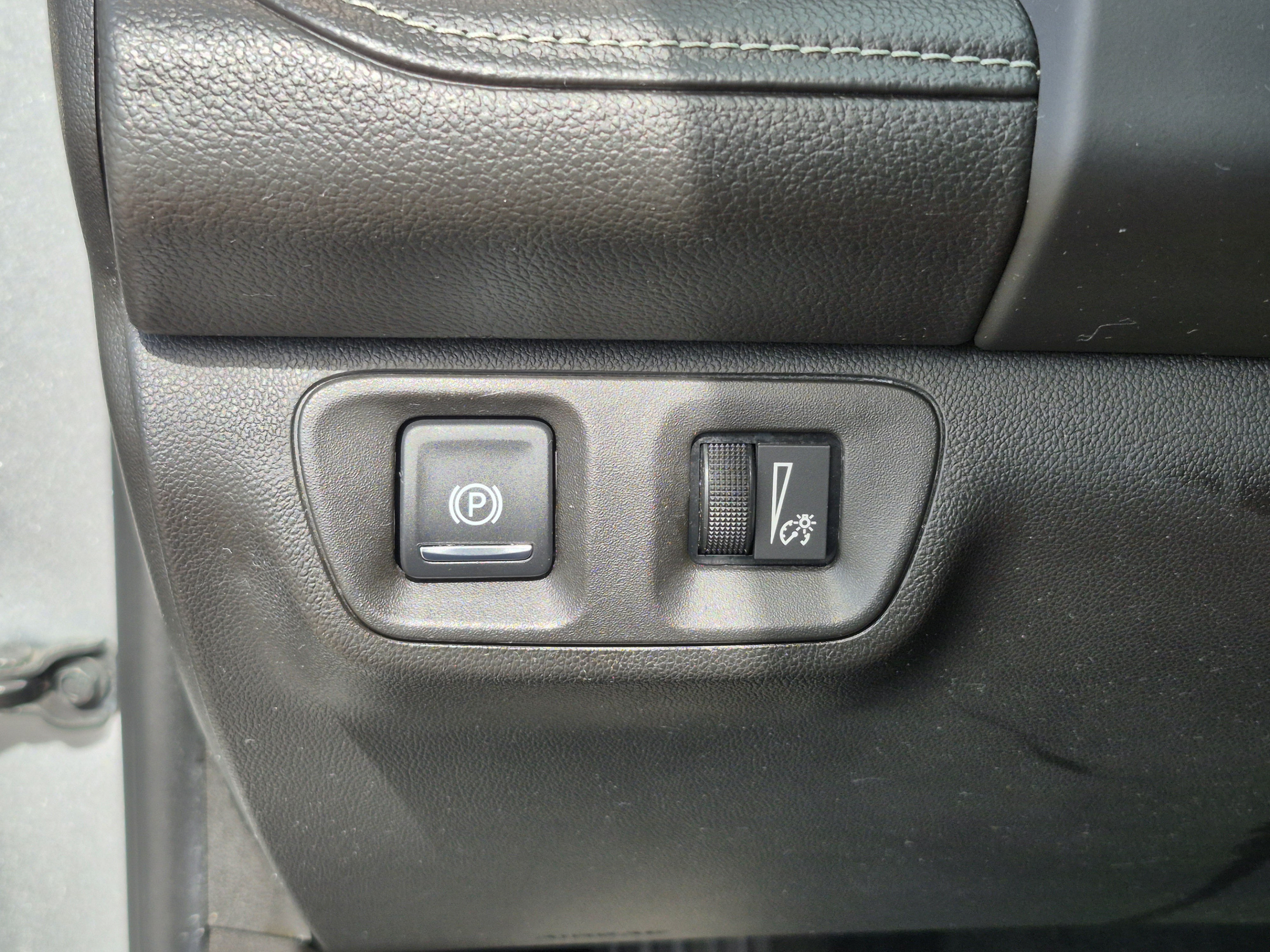 Used 2017 GMC Acadia Denali w/ Technology Package FWD image 28