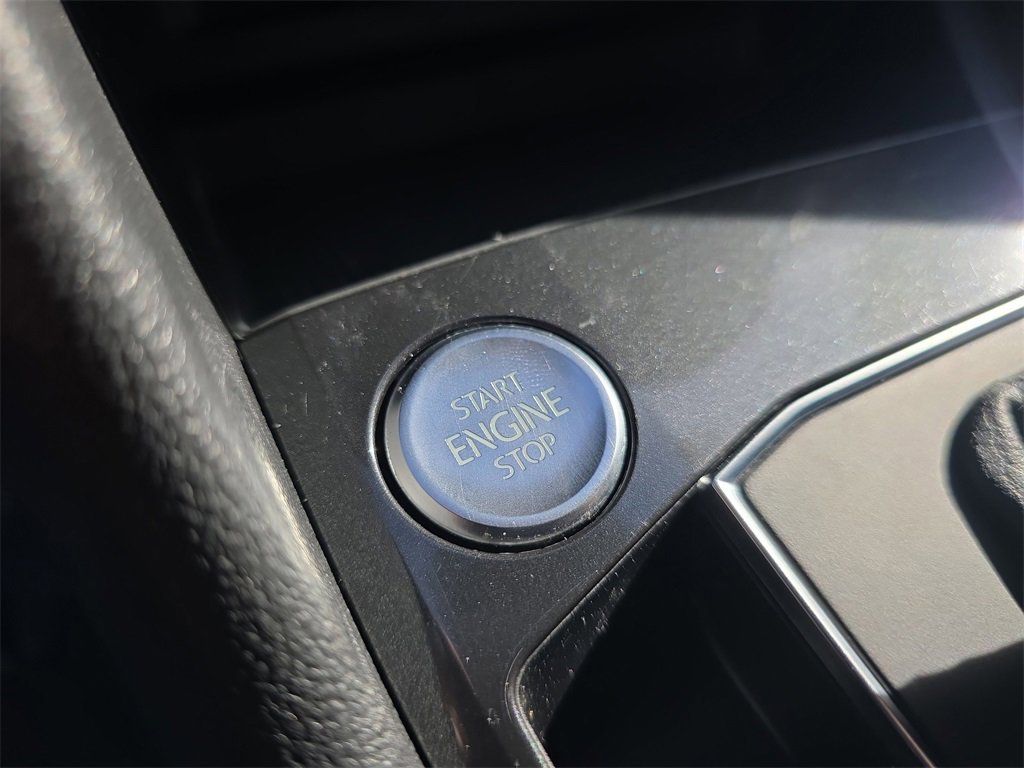 Used 2018 Volkswagen Tiguan SE w/ Panoramic Sunroof Package image 27