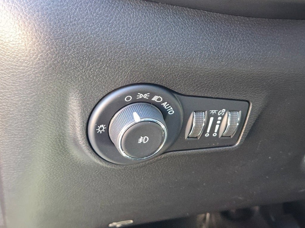 Used 2022 Jeep Compass Limited image 24