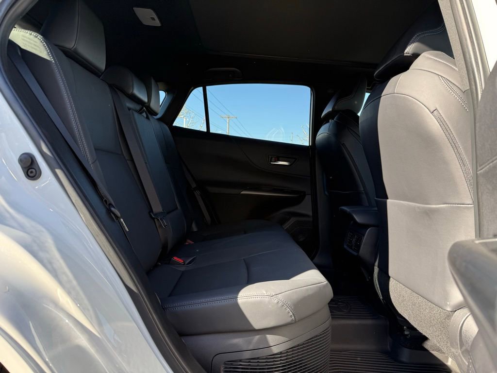 Used 2023 Toyota Venza Nightshade image 18