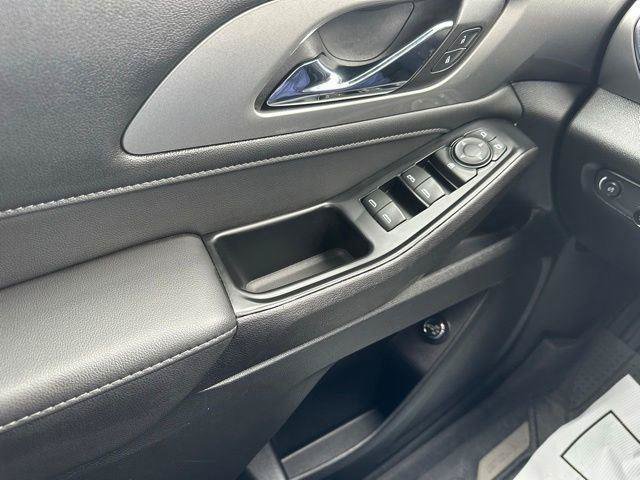 Used 2023 Chevrolet Traverse LT FWD image 50