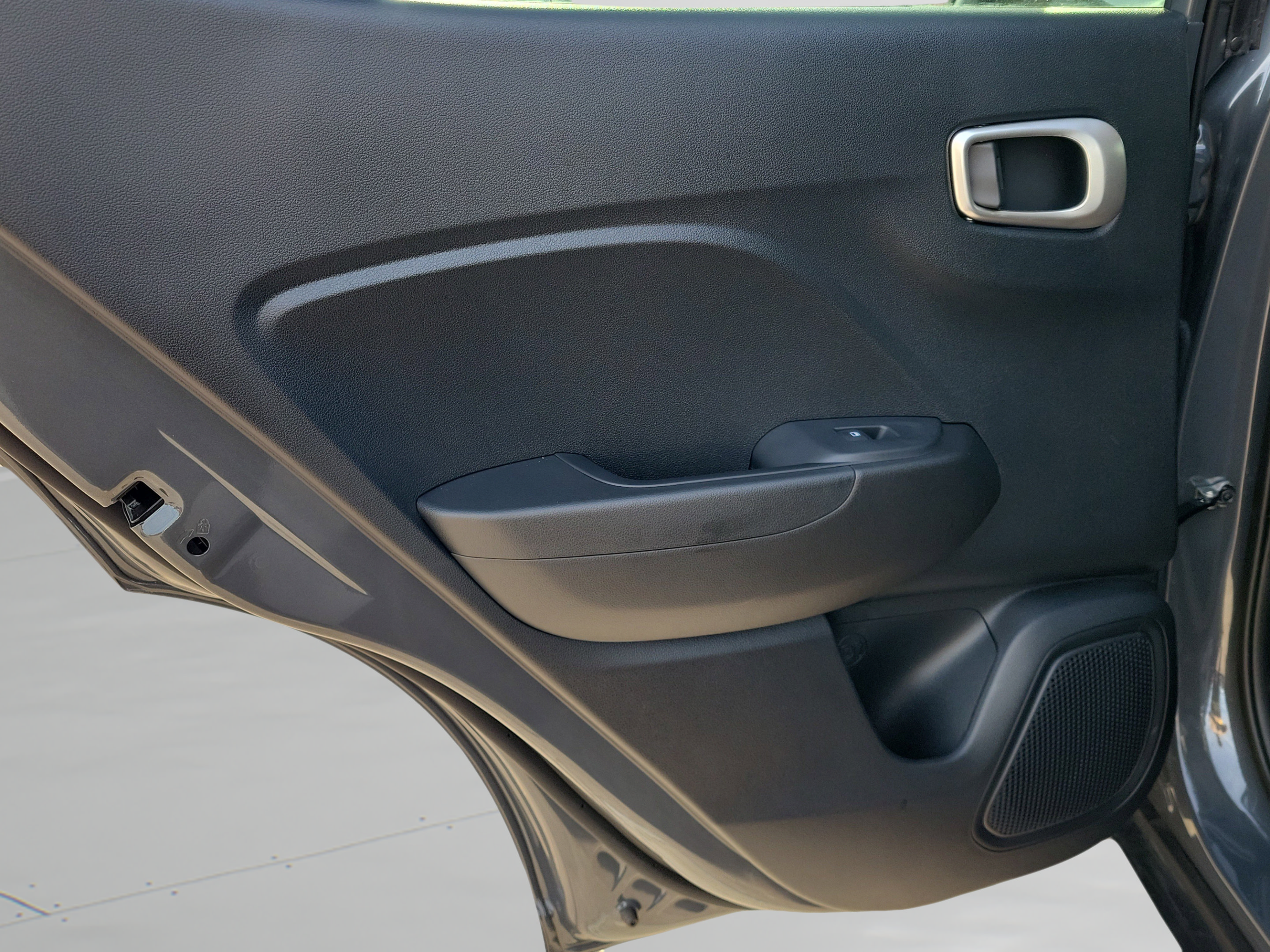 Used 2025 Hyundai Venue SEL FWD image 32