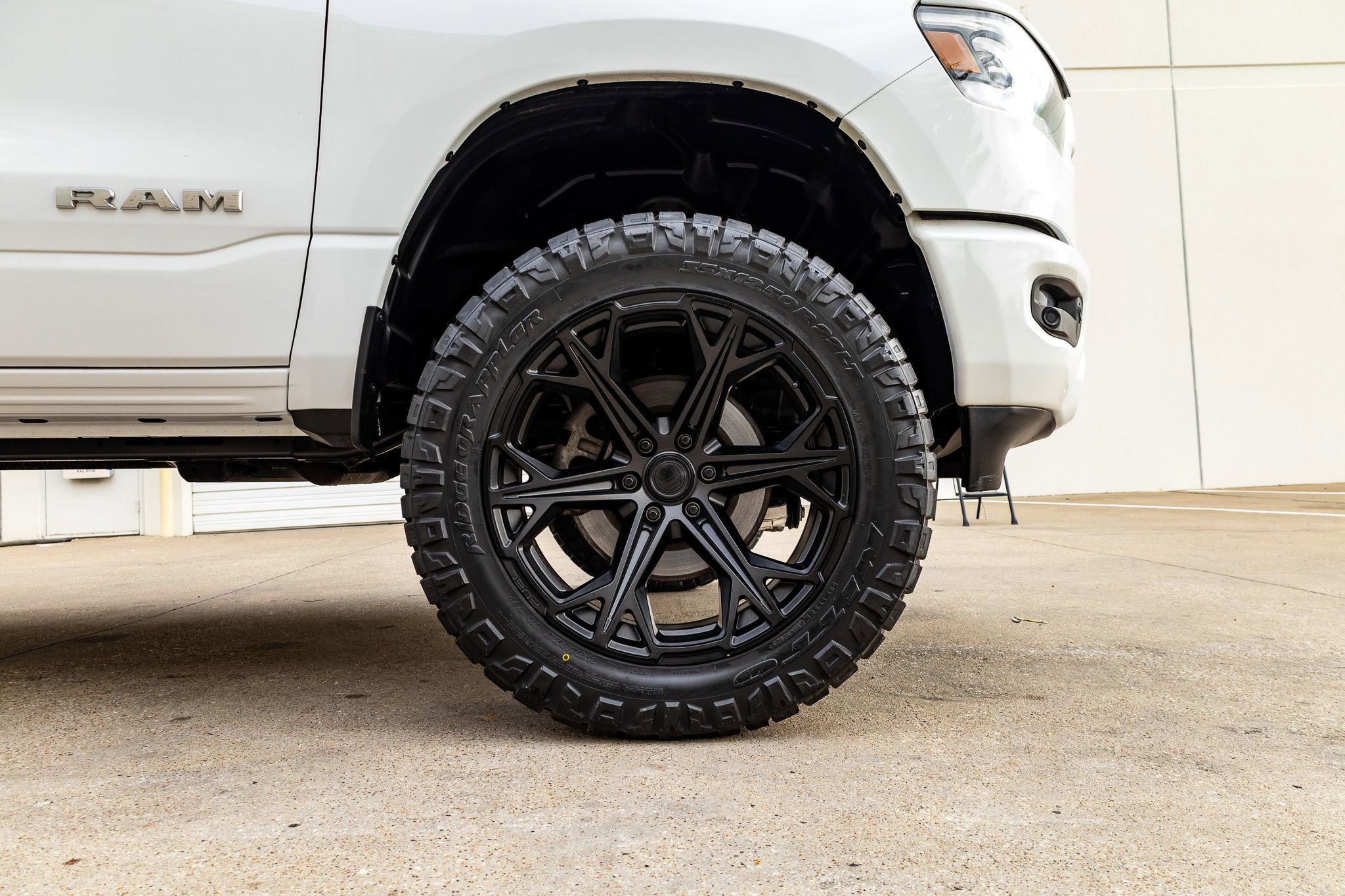 Used 2023 RAM 1500 Laramie AWD/4WD image 12