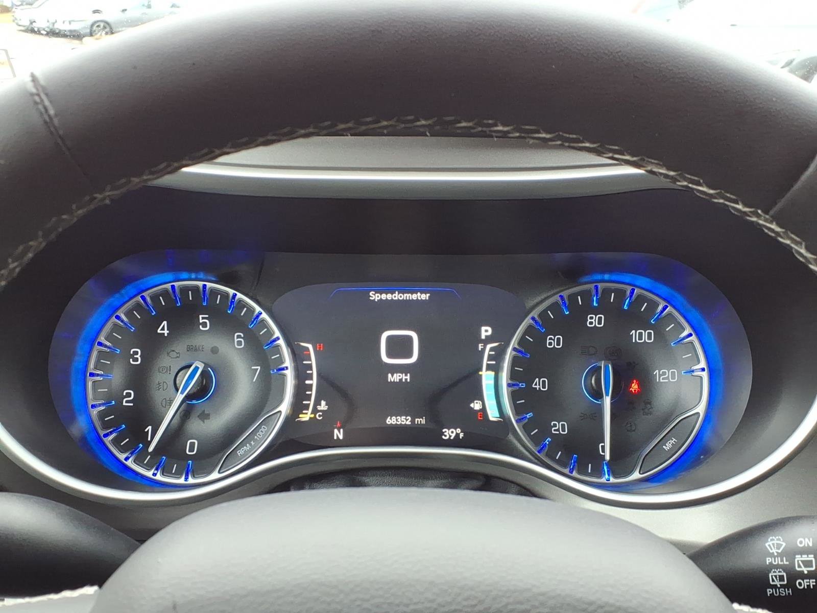 Used 2023 Chrysler Pacifica Touring-L image 16