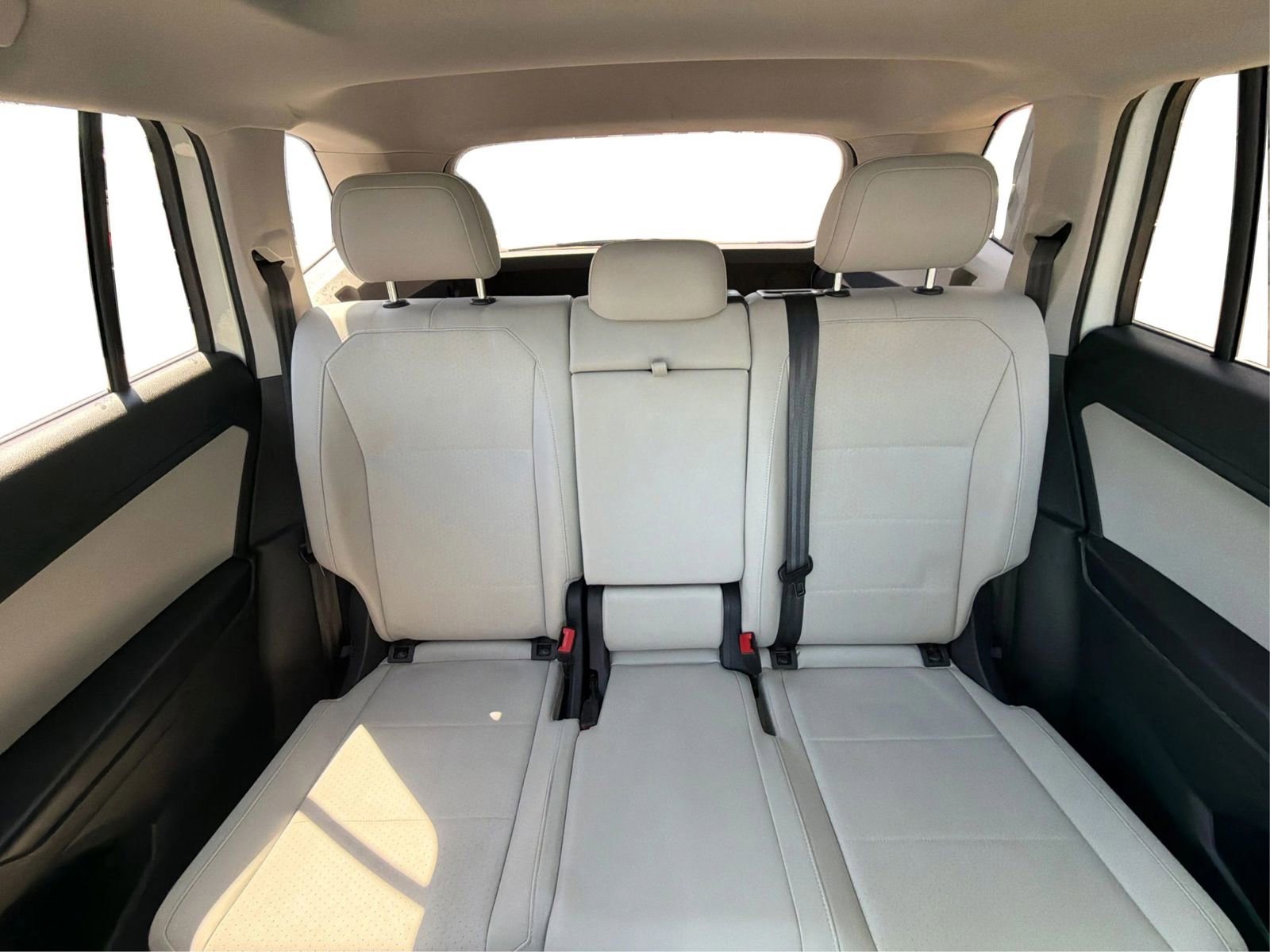 Used 2018 Volkswagen Tiguan SEL image 15