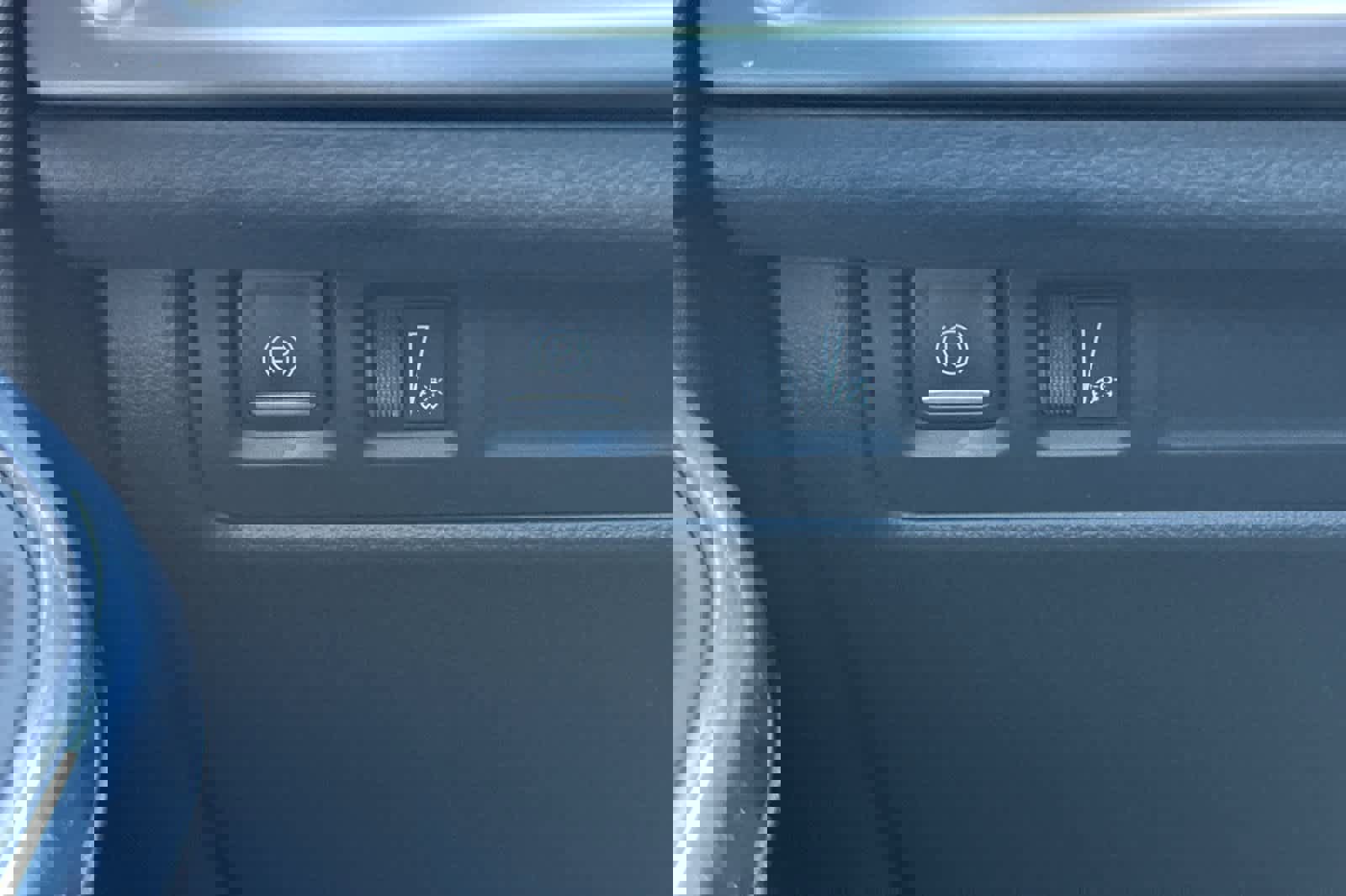 Used 2024 Cadillac XT4 Sport w/ Technology Package image 31