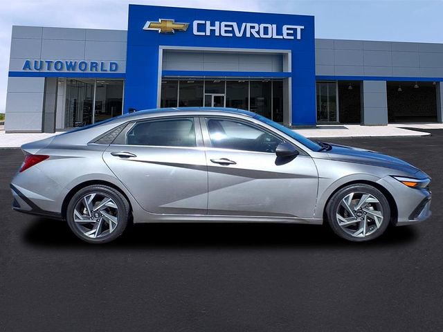 Used 2025 Hyundai Elantra Limited image 8