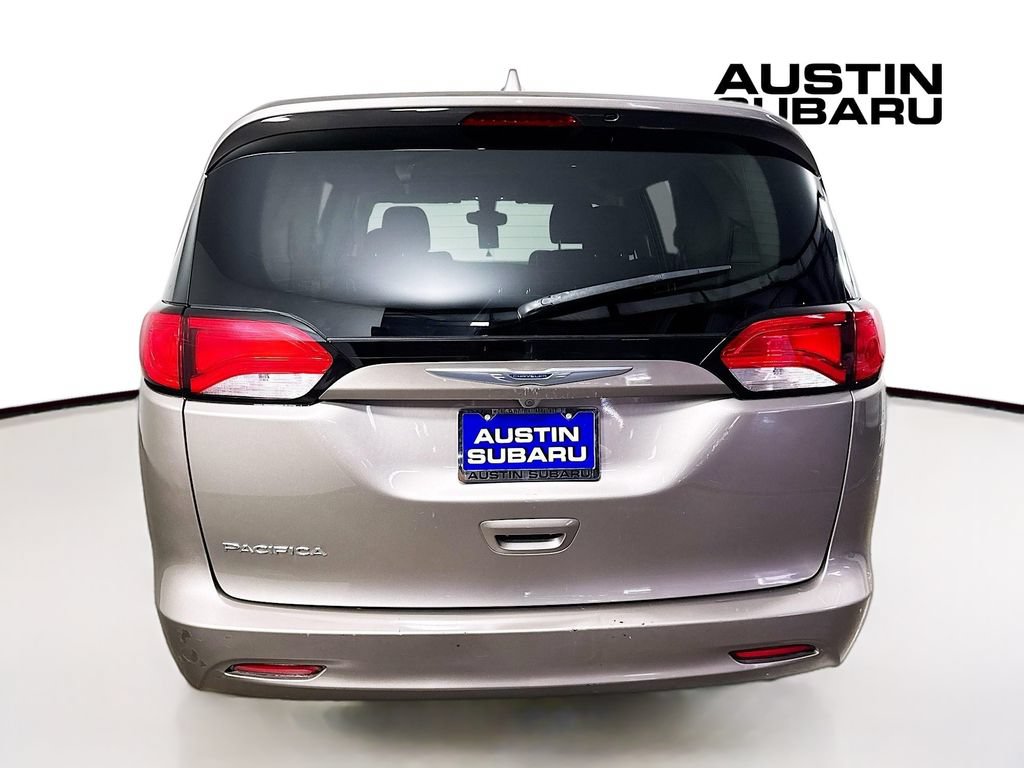 Used 2017 Chrysler Pacifica LX w/ Tire & Wheel Group FWD image 6