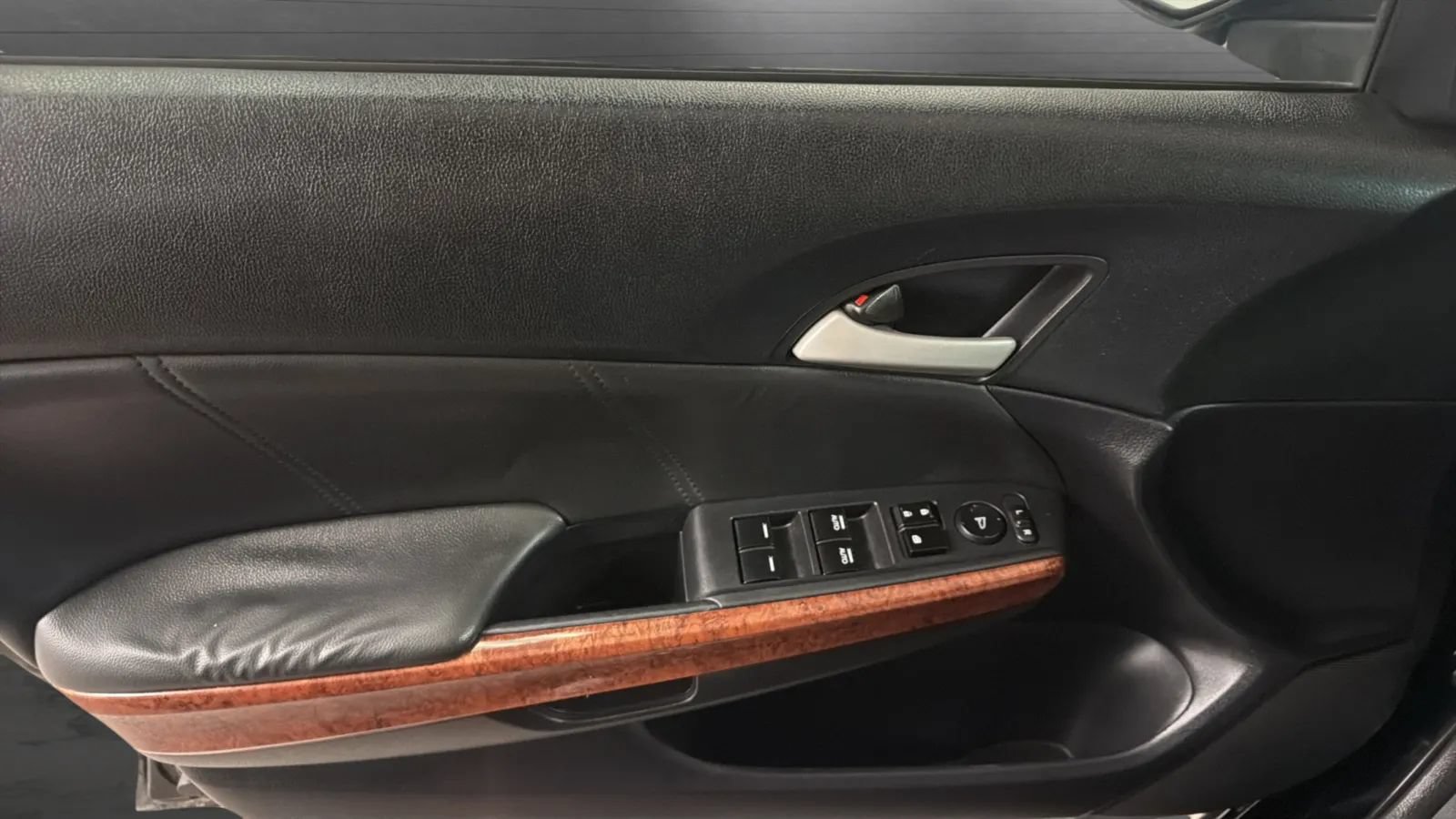 Used 2011 Honda Accord EX-L image 16