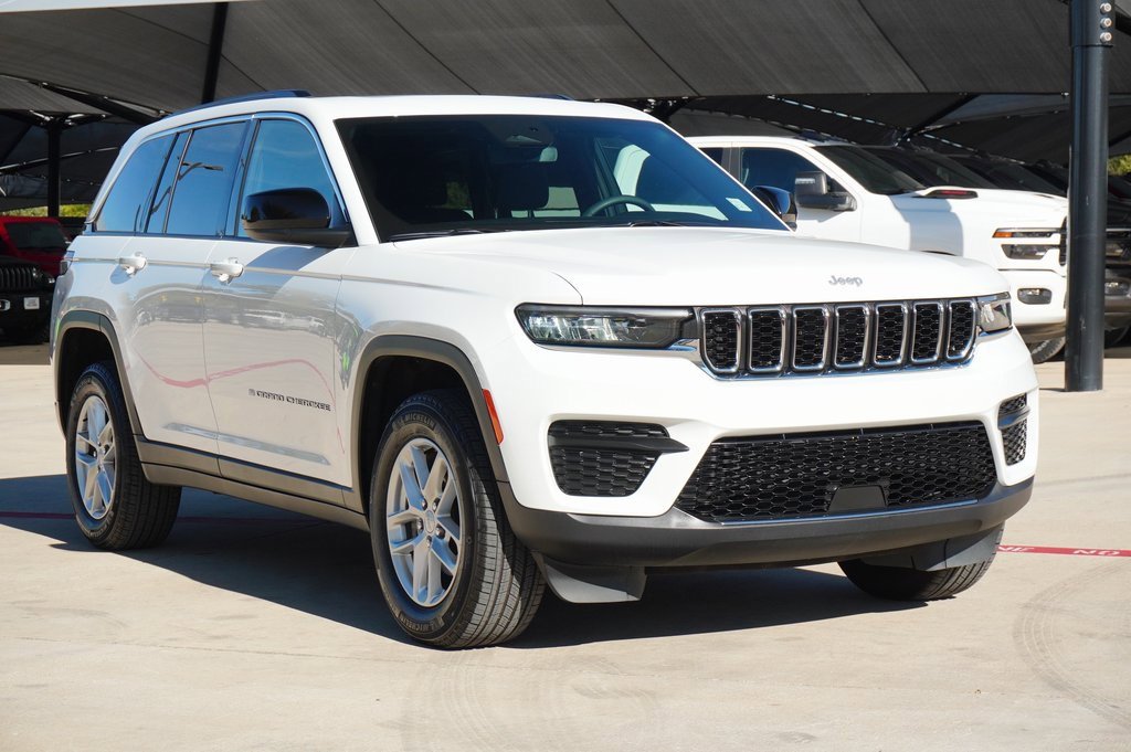 Used 2024 Jeep Grand Cherokee Laredo X w/ Trailer Tow Package image 6