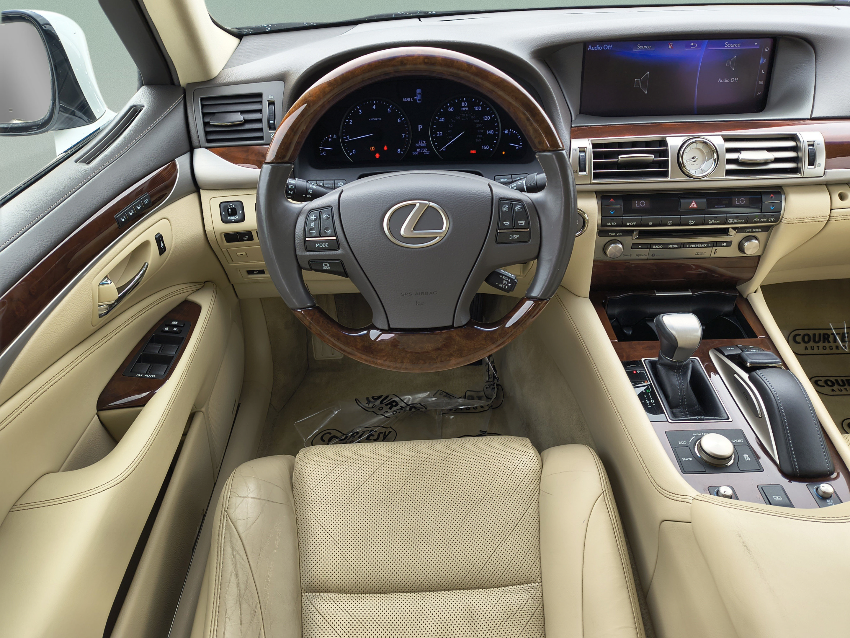 Used 2016 Lexus LS 460 w/ Comfort Package RWD image 12