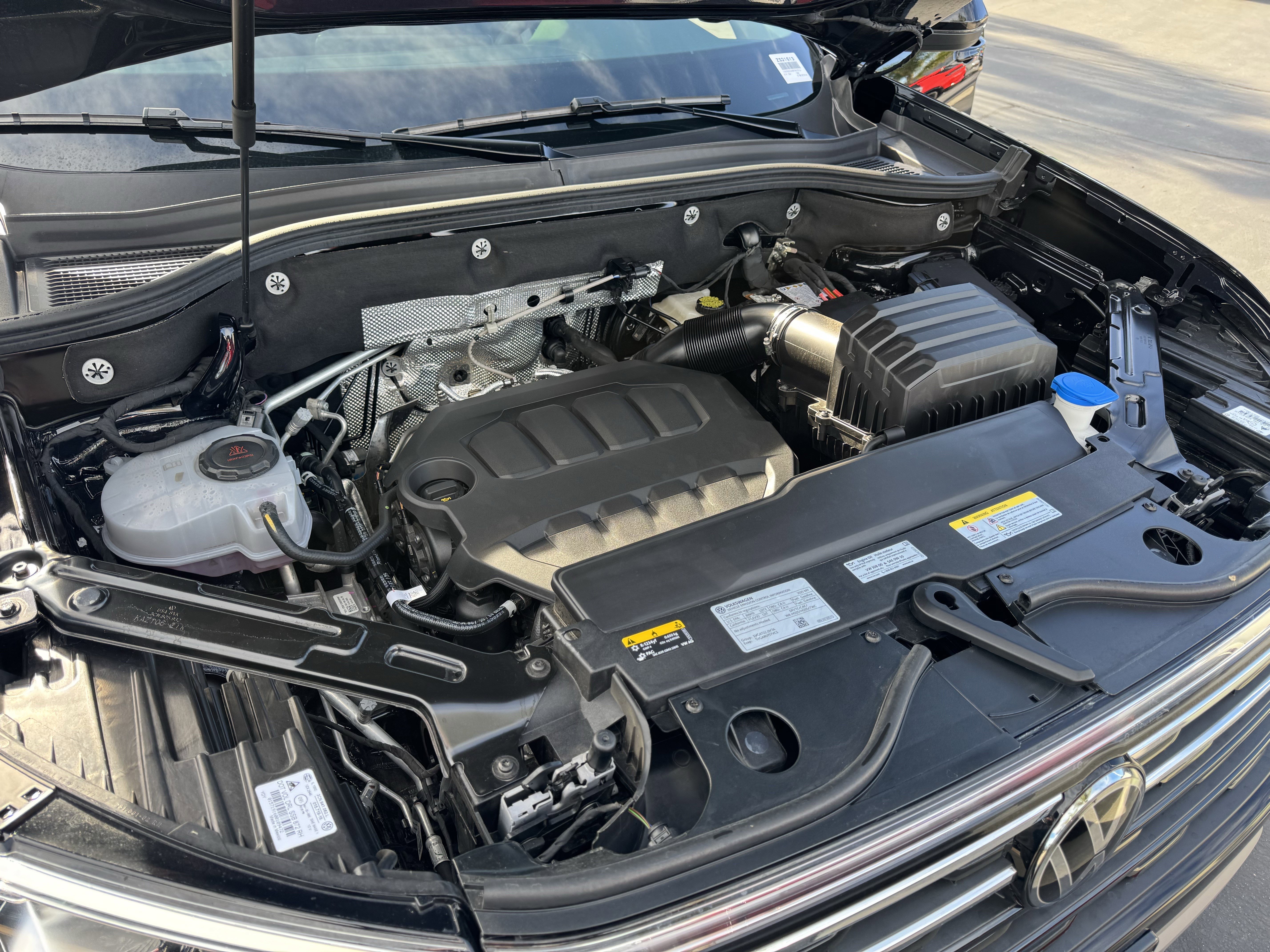 Certified 2025 Volkswagen Atlas Peak Edition SE image 41