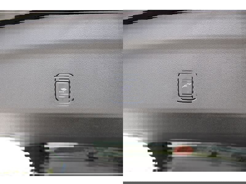 New 2025 Chevrolet Suburban Premier image 26