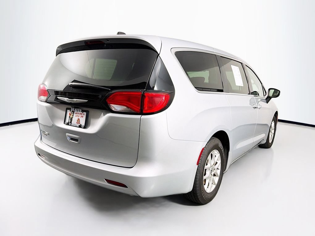 Used 2023 Chrysler Voyager LX FWD image 10