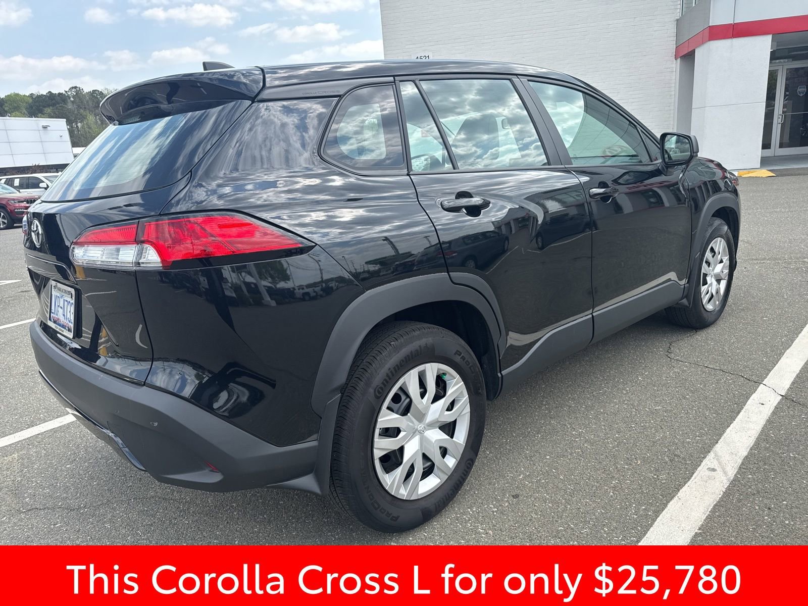 Used 2025 Toyota Corolla Cross L image 9