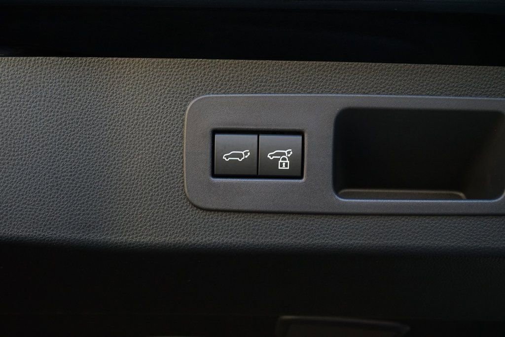 Used 2026 Lexus LX 600 4WD w/ Accessory Package (Z1) image 38