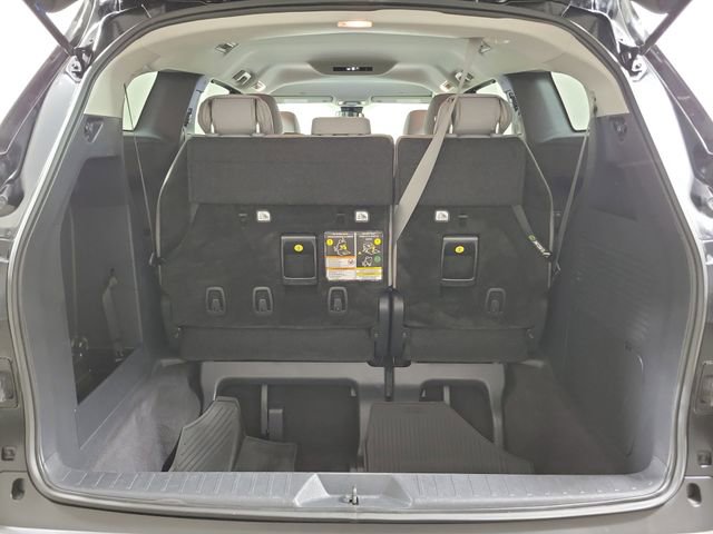Used 2025 Toyota Sienna LE FWD image 10